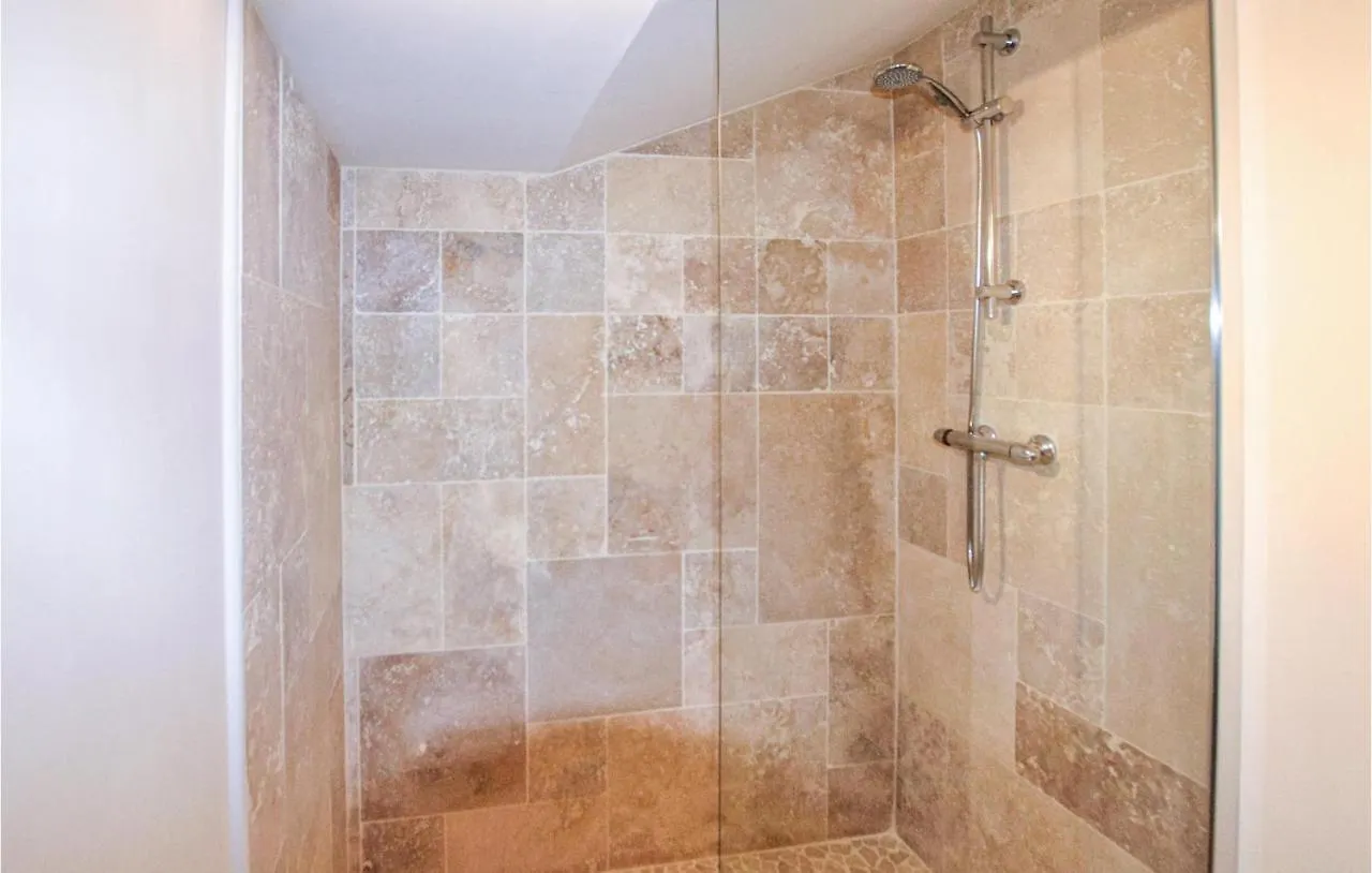 Holiday home 6 Bedroom Gorgeous Home In Malataverne